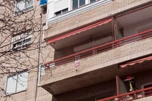 Protección con red de balcón anti pájaros